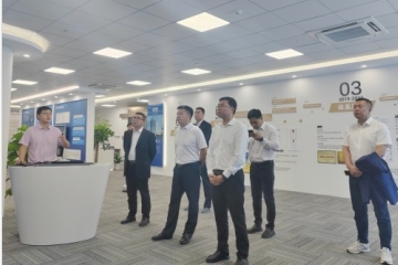 新疆巴州數字化發(fā)展局黨組書(shū)記、副局長(cháng)左勇一行到遠望信息調研考察